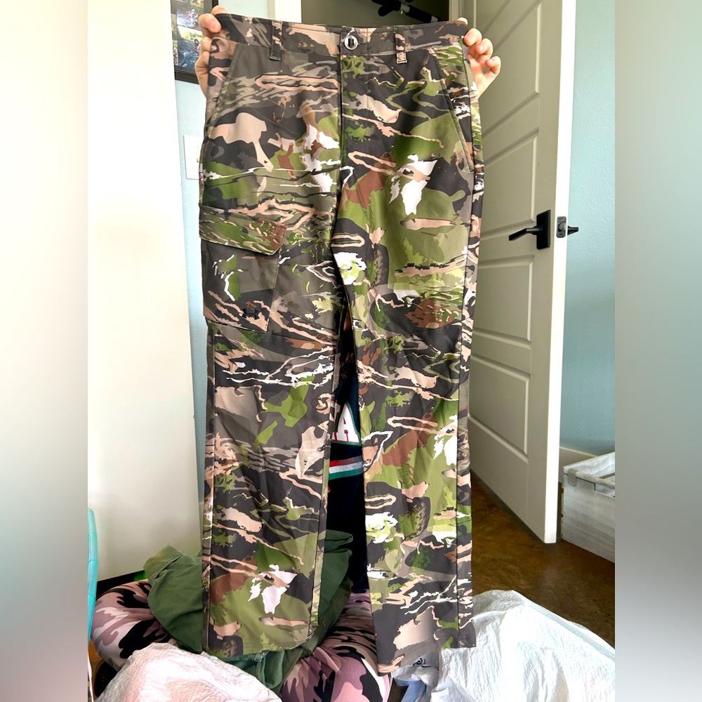Under Armour Storm Camouflage Loose Straight Leg Hunting /Casual Pants
